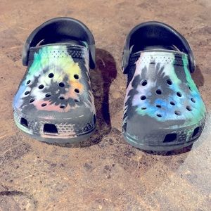 Toddler Tie-dye crocs size 5